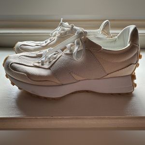 New Balance 327 cream sneakers!